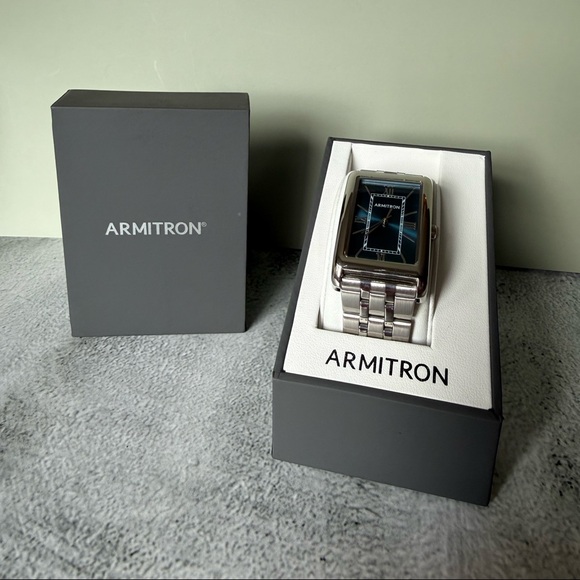 Men’s Watch - Picture 1 of 2